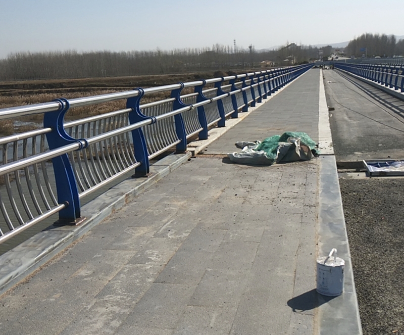 不銹鋼復合管護欄現(xiàn)貨價格