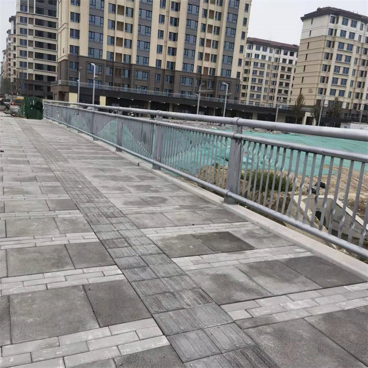 橋梁護(hù)欄定制定做