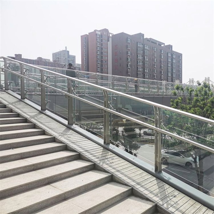 鋁合金護(hù)欄定做價格